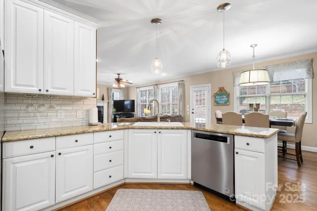 $649,900 | 3845 Steve Ikerd Drive Northeast, Hickory, NC 28601