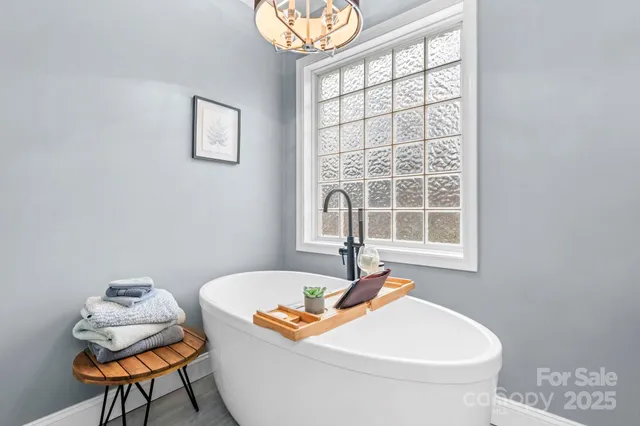 $649,900 | 3845 Steve Ikerd Drive Northeast, Hickory, NC 28601