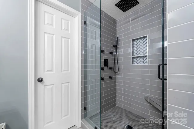 $649,900 | 3845 Steve Ikerd Drive Northeast, Hickory, NC 28601