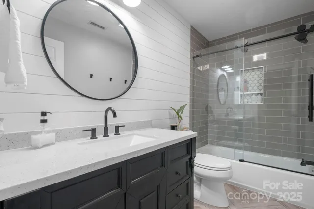 $649,900 | 3845 Steve Ikerd Drive Northeast, Hickory, NC 28601