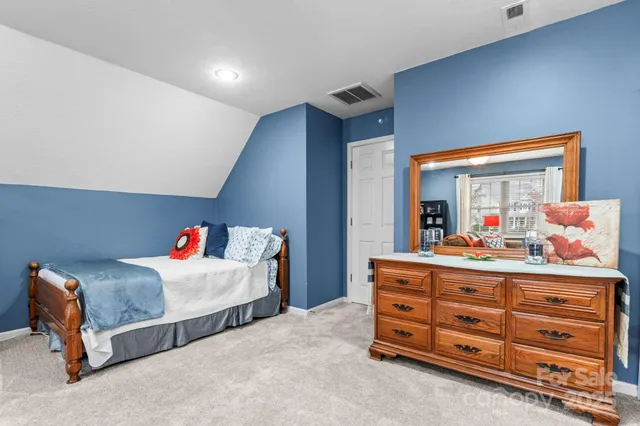 $649,900 | 3845 Steve Ikerd Drive Northeast, Hickory, NC 28601