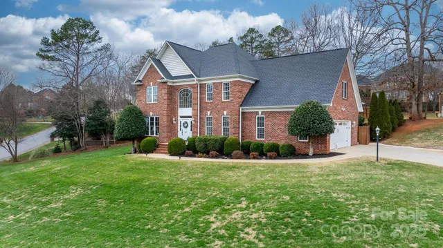 $649,900 | 3845 Steve Ikerd Drive Northeast, Hickory, NC 28601