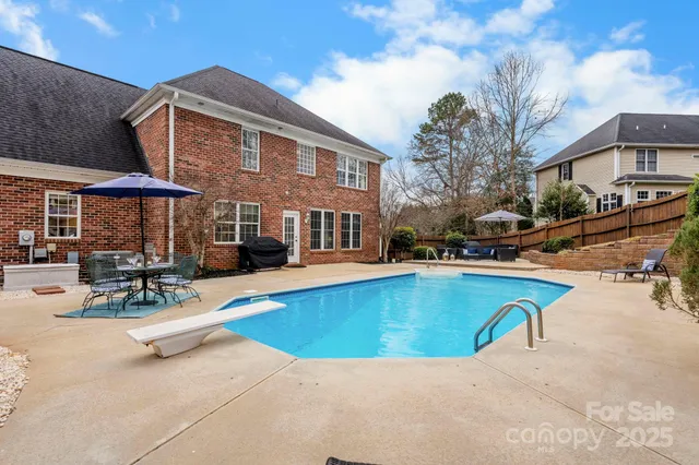 $649,900 | 3845 Steve Ikerd Drive Northeast, Hickory, NC 28601