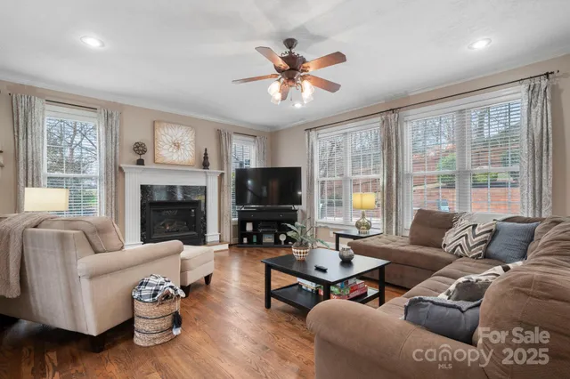 $649,900 | 3845 Steve Ikerd Drive Northeast, Hickory, NC 28601