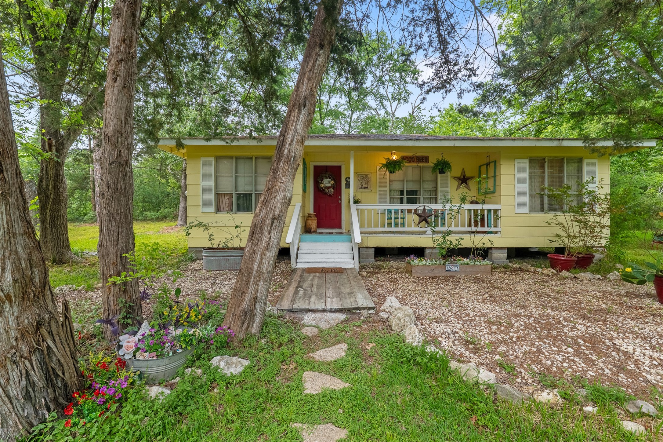 280 The Woods Road Coldspring, TX 77331 - Photo 5 of 38