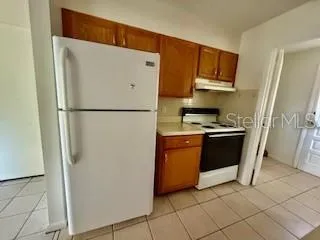 $1,400 | 221 North Adelle Avenue, Deland, FL 32720