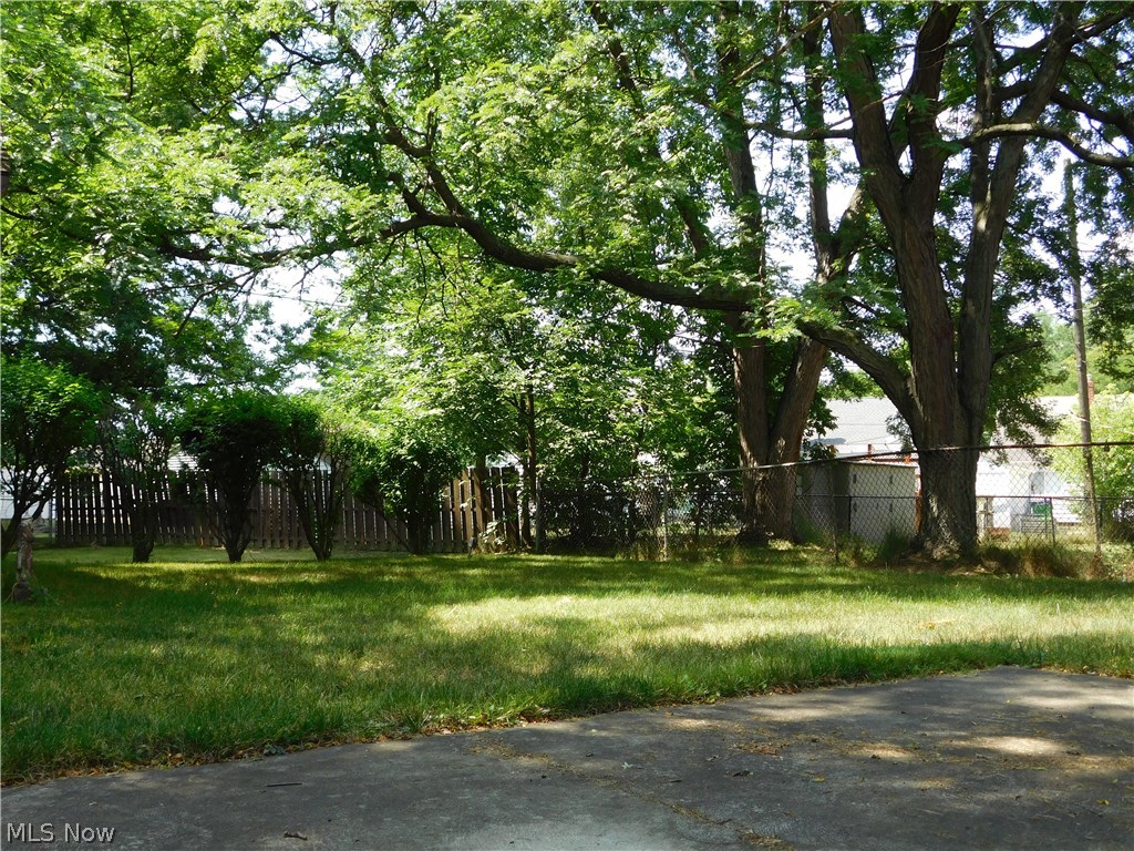 13040 Hathaway Road Cleveland, OH 44125 - Photo 2 of 23