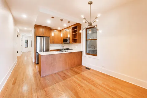 $2,750 | 2132 North Oakley Avenue, Unit 1, Chicago, IL 60647