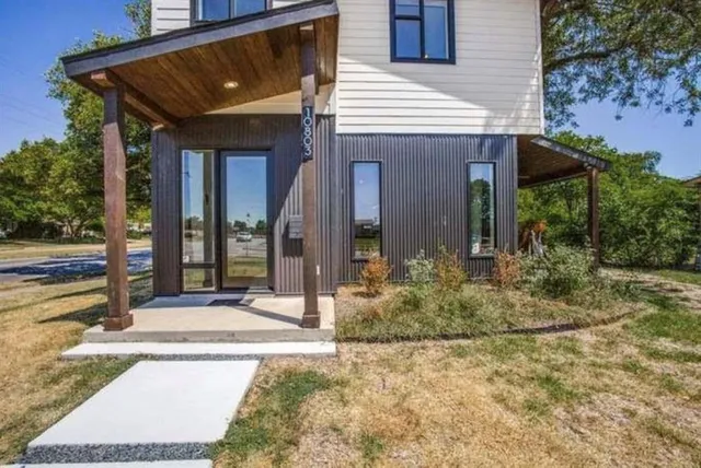 $3,000 | 10803 Mandalay Drive, Dallas, TX 75228