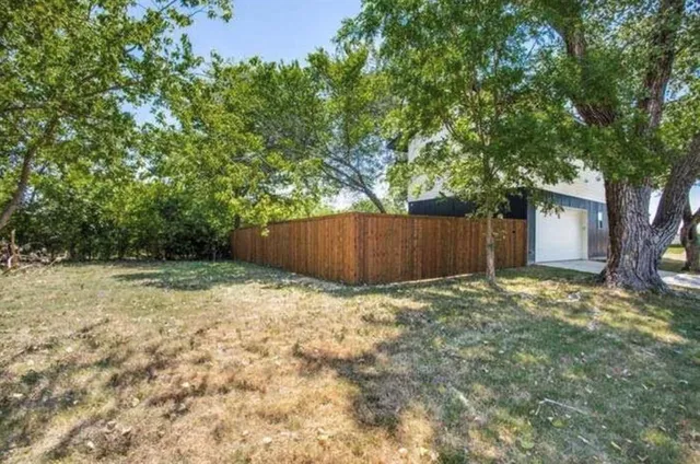 $3,000 | 10803 Mandalay Drive, Dallas, TX 75228