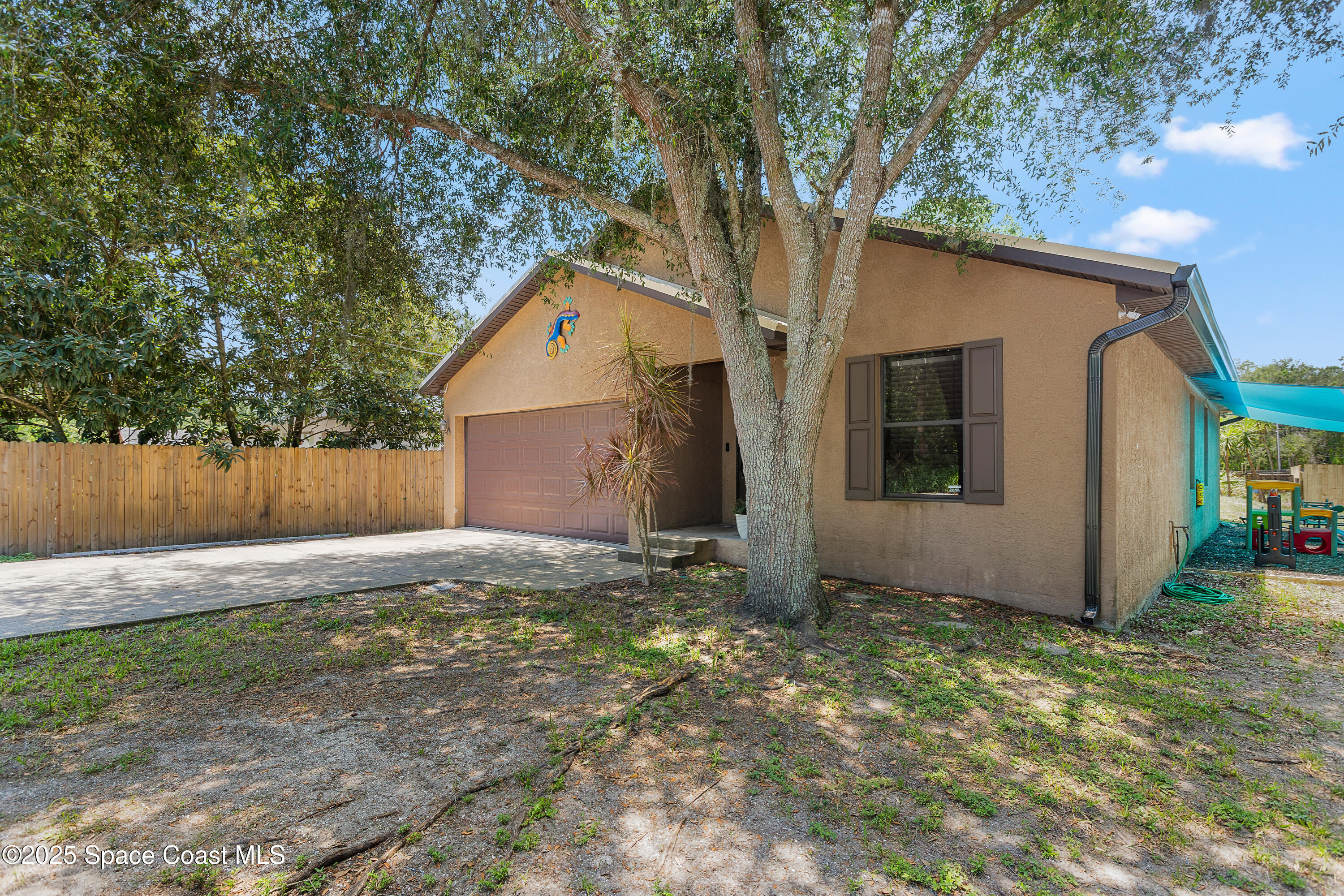 5964 Travis Street Mims, FL 32754 - Photo 5 of 45 a backyard of a house with lots of green space