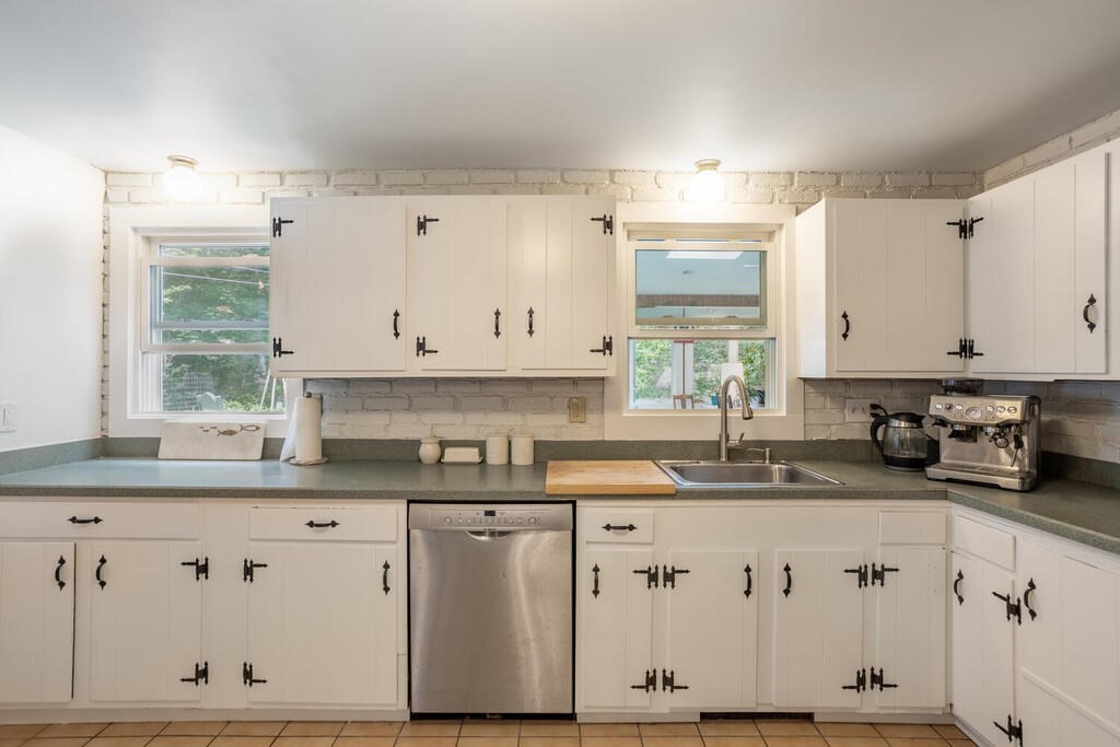 17 Ryan Road Gloucester, MA 01930 - Photo 8 of 32 Gallery Image 8