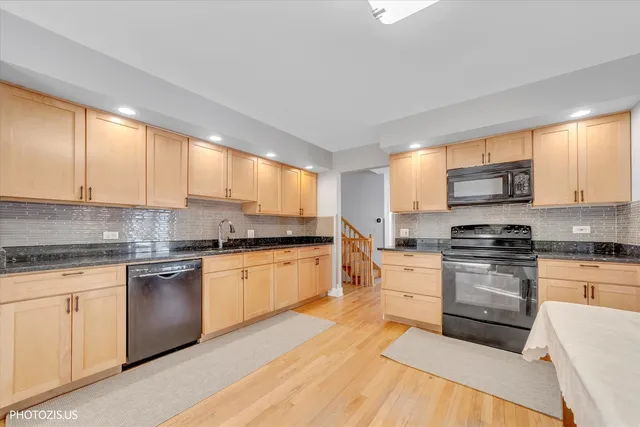 $525,000 | 1530 Miami Lane, Des Plaines, IL 60018