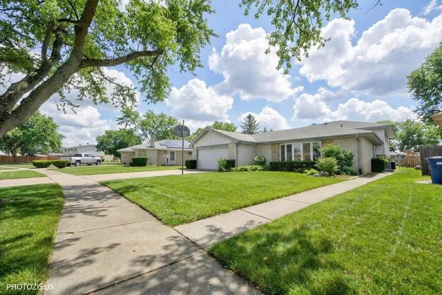 $525,000 | 1530 Miami Lane, Des Plaines, IL 60018