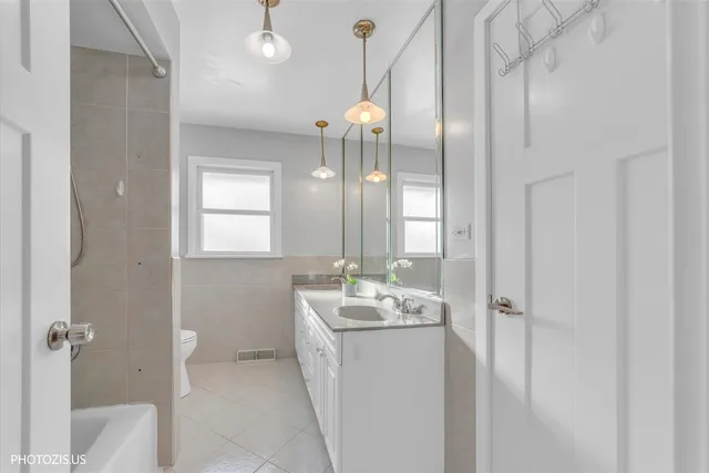 $525,000 | 1530 Miami Lane, Des Plaines, IL 60018