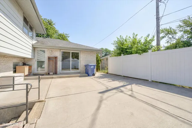 $525,000 | 1530 Miami Lane, Des Plaines, IL 60018