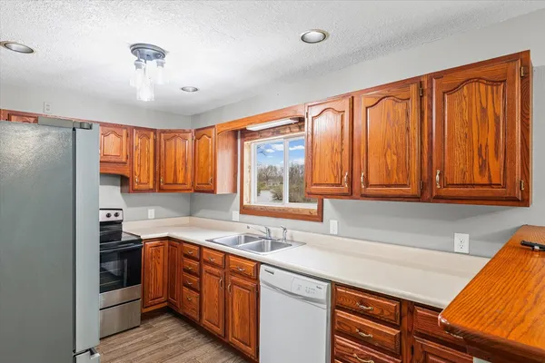 $245,000 | 304 Eagle Bluff Drive, Oakwood, IL 61858