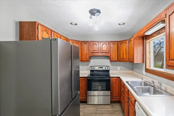 $245,000 | 304 Eagle Bluff Drive, Oakwood, IL 61858