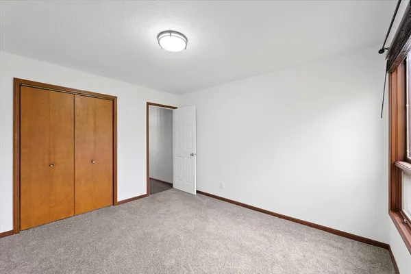 $245,000 | 304 Eagle Bluff Drive, Oakwood, IL 61858