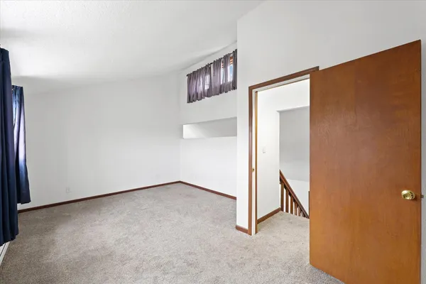 $245,000 | 304 Eagle Bluff Drive, Oakwood, IL 61858