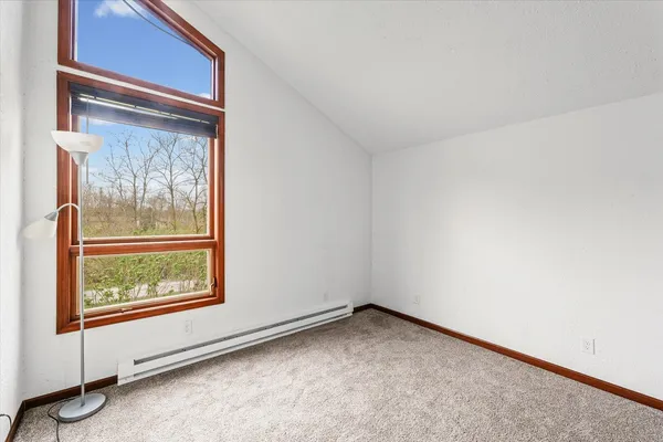 $245,000 | 304 Eagle Bluff Drive, Oakwood, IL 61858