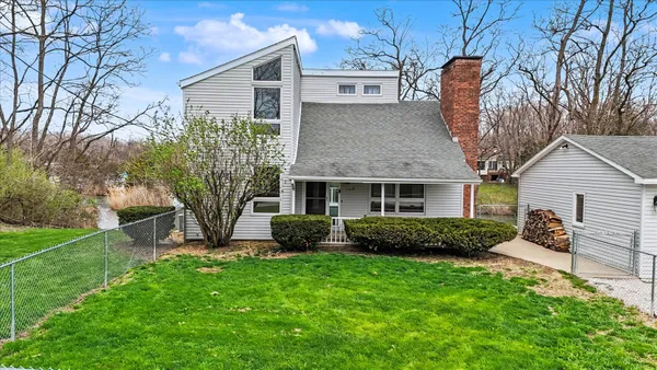 $245,000 | 304 Eagle Bluff Drive, Oakwood, IL 61858