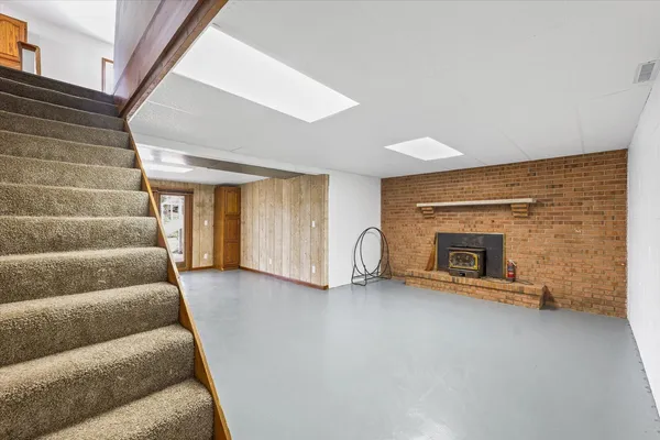 $245,000 | 304 Eagle Bluff Drive, Oakwood, IL 61858