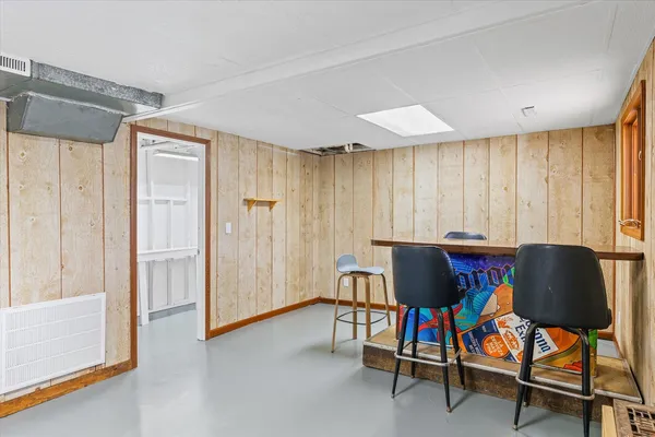 $245,000 | 304 Eagle Bluff Drive, Oakwood, IL 61858