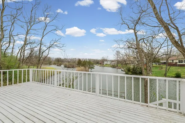 $245,000 | 304 Eagle Bluff Drive, Oakwood, IL 61858