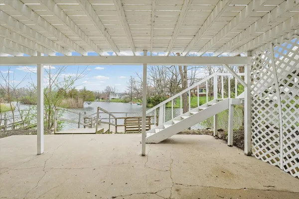 $245,000 | 304 Eagle Bluff Drive, Oakwood, IL 61858