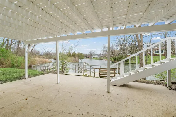 $245,000 | 304 Eagle Bluff Drive, Oakwood, IL 61858