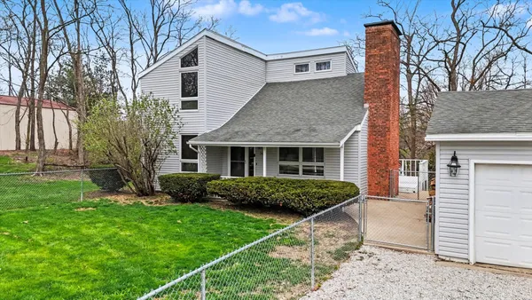 $245,000 | 304 Eagle Bluff Drive, Oakwood, IL 61858