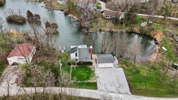 $245,000 | 304 Eagle Bluff Drive, Oakwood, IL 61858