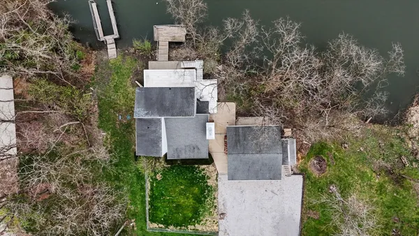 $245,000 | 304 Eagle Bluff Drive, Oakwood, IL 61858