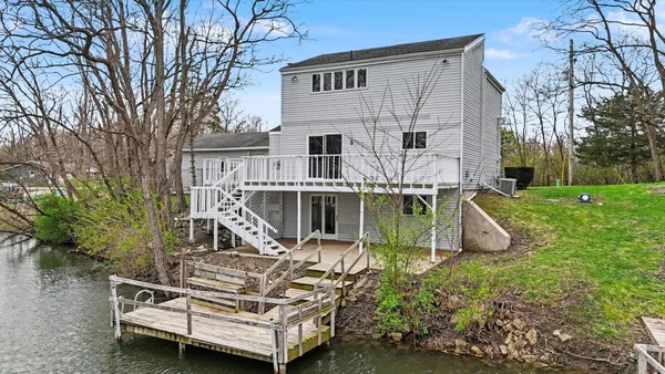 $245,000 | 304 Eagle Bluff Drive, Oakwood, IL 61858