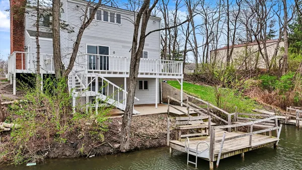 $245,000 | 304 Eagle Bluff Drive, Oakwood, IL 61858