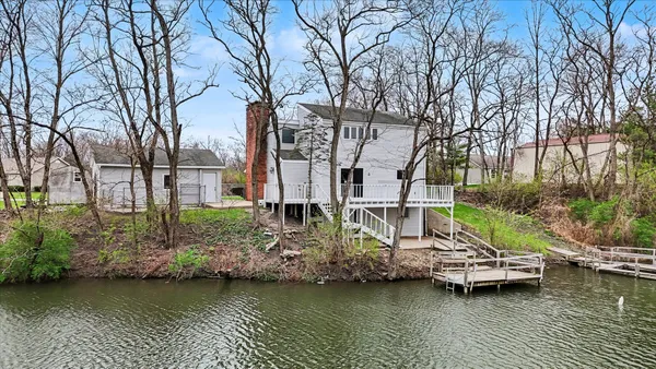 $245,000 | 304 Eagle Bluff Drive, Oakwood, IL 61858