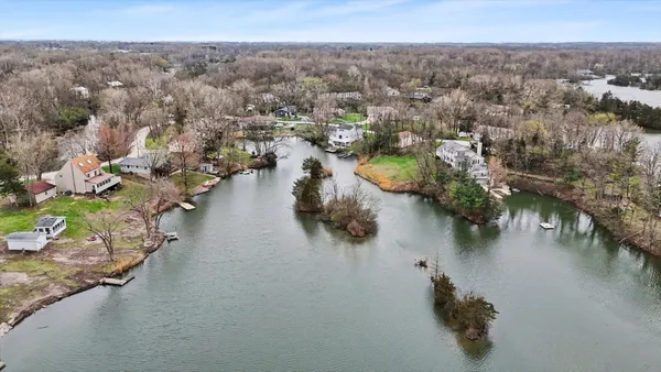 $245,000 | 304 Eagle Bluff Drive, Oakwood, IL 61858