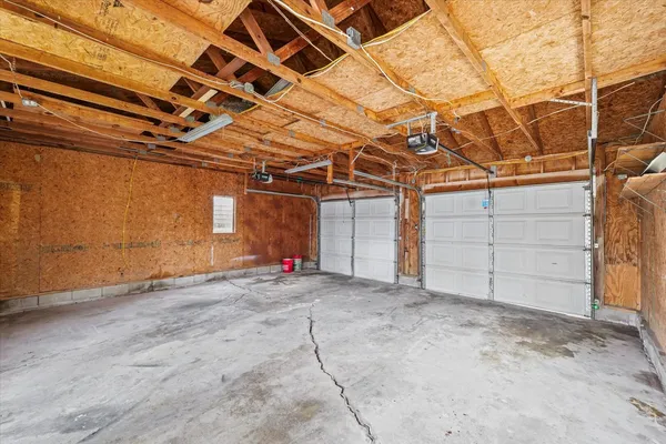 $245,000 | 304 Eagle Bluff Drive, Oakwood, IL 61858