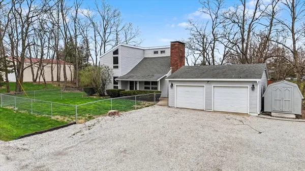 $245,000 | 304 Eagle Bluff Drive, Oakwood, IL 61858