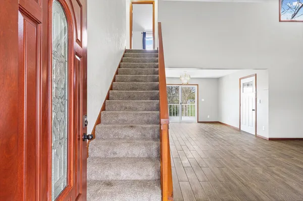 $245,000 | 304 Eagle Bluff Drive, Oakwood, IL 61858