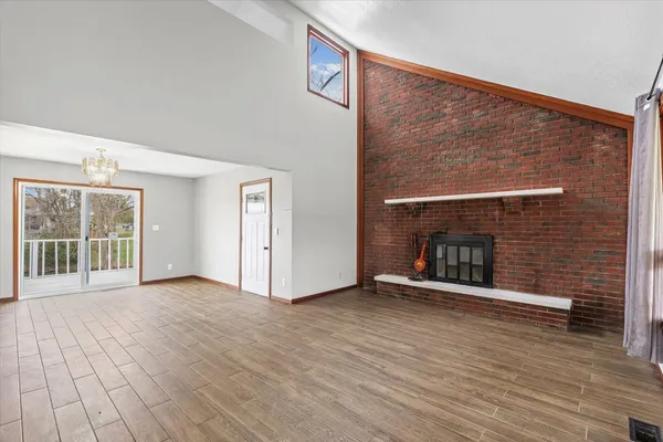 $245,000 | 304 Eagle Bluff Drive, Oakwood, IL 61858