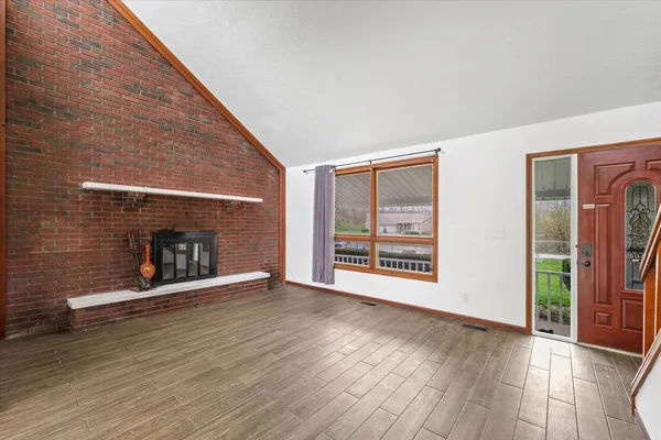 $245,000 | 304 Eagle Bluff Drive, Oakwood, IL 61858