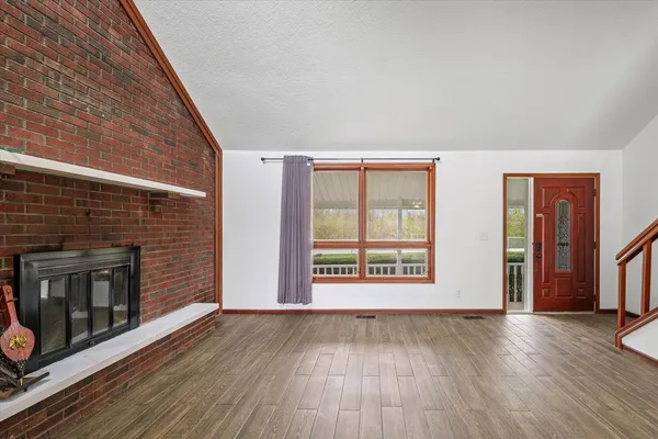 $245,000 | 304 Eagle Bluff Drive, Oakwood, IL 61858