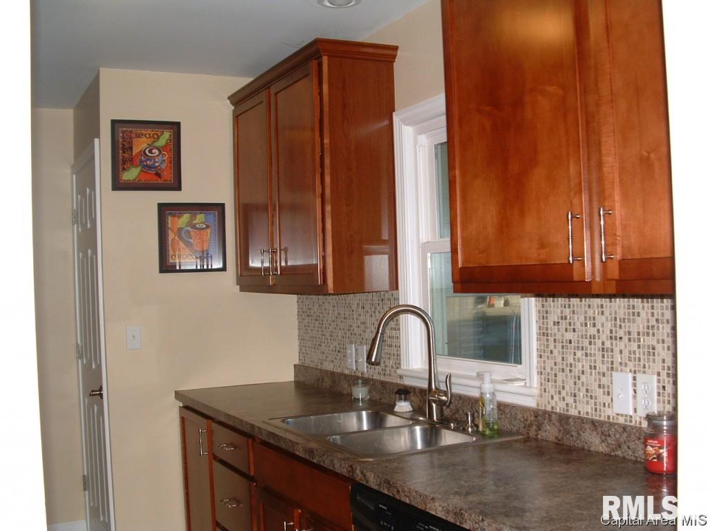 63 Circle Drive Springfield, IL 62703 - Photo 3 of 18