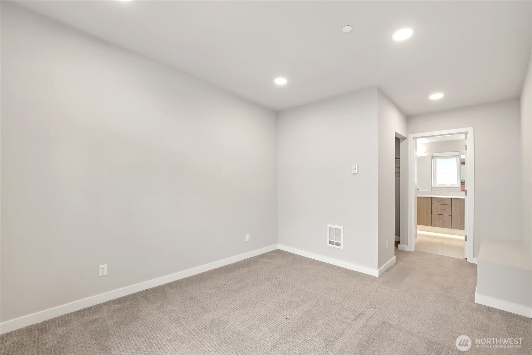 12522 15th Avenue Northeast, Unit B Seattle, WA 98125 - Photo 26 of 40