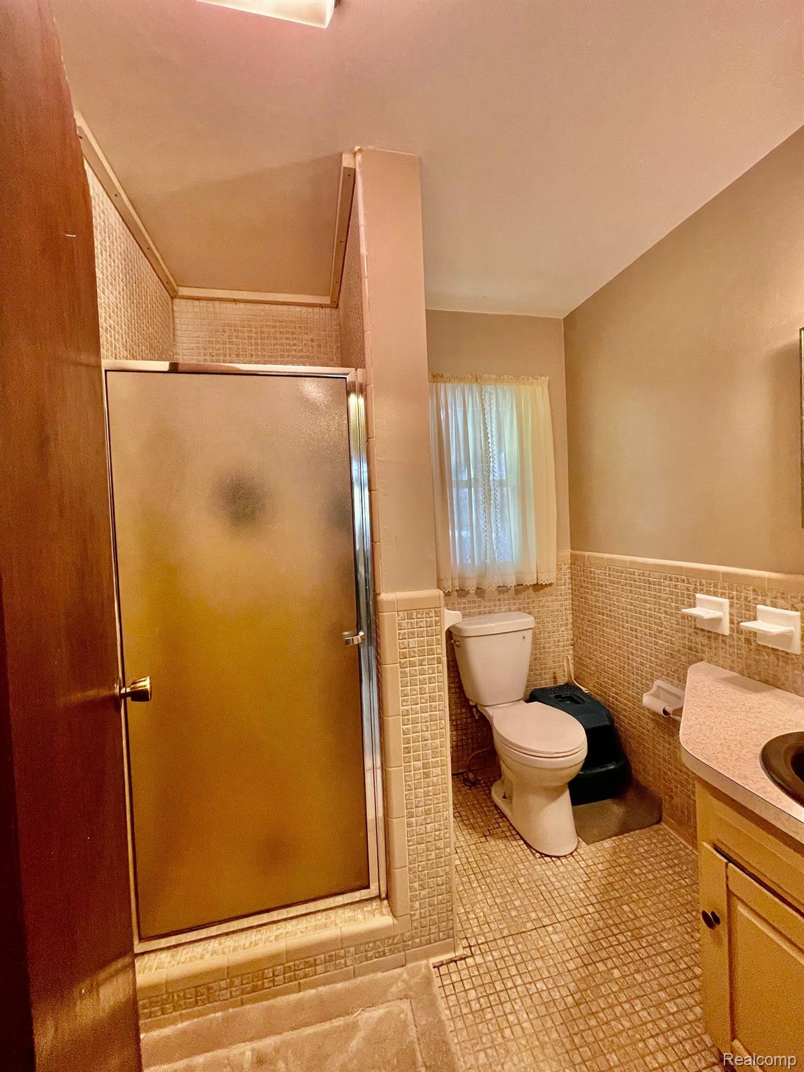7375 Warren Road Ann Arbor, MI 48105 - Photo 31 of 57 2nd full bath