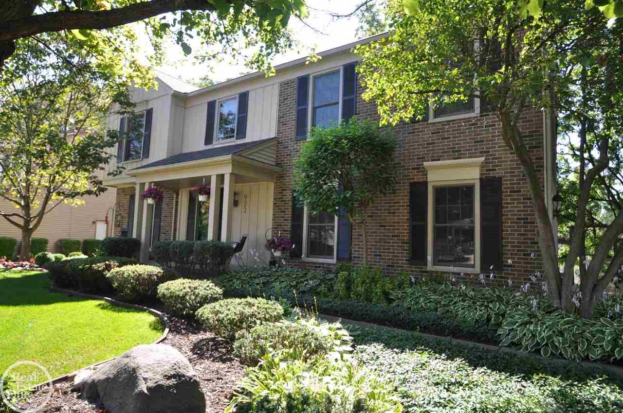 923 Ravine Terrace Drive Rochester Hills, MI 48307 - Photo 2 of 30