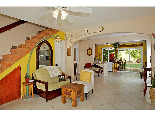 576 Hermes Avenue Encinitas, CA 92024 - Photo 4 of 19 a living room filled with furniture