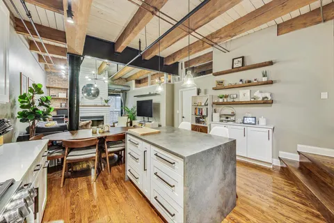 $470,000 | 420 West Ontario Street, Unit 209, Chicago, IL 60654